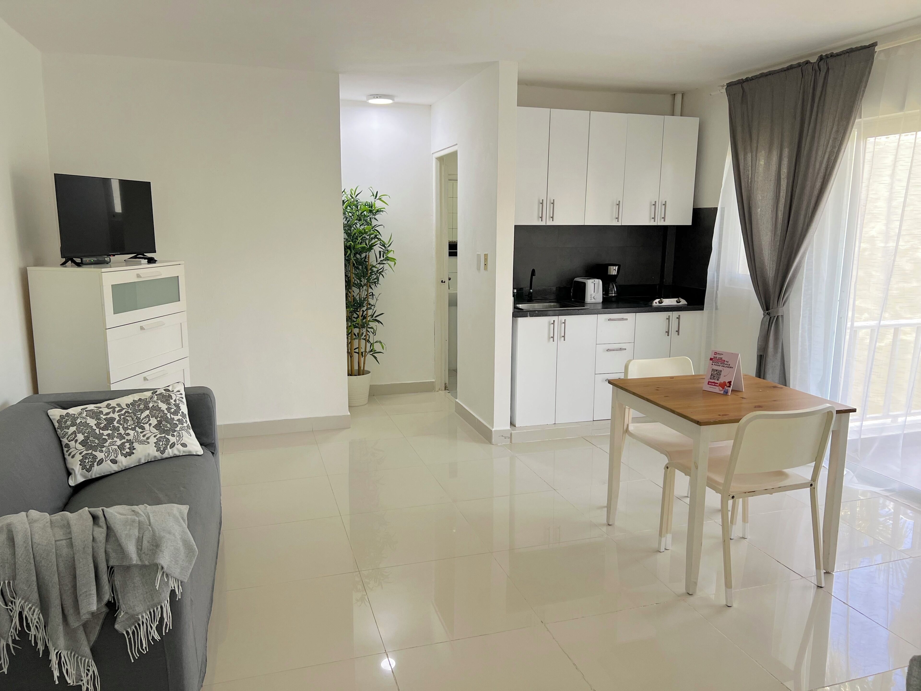 Studio Classique, balcon | Cuisine privée | Grand réfrigérateur, plaque de cuisson, cafetière/bouilloire