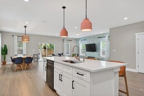 Interior - Walk to beach, Hot Tub, Putting Green, Arcade, 5BR, Near Historic St Augustine (St. Augustine)
