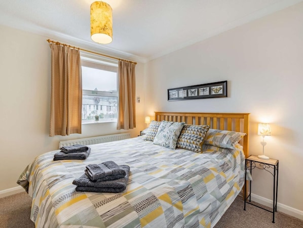 Travel crib, WiFi (free), bed sheets - 2 Bed in Keswick (oc-sz462) (Keswick)