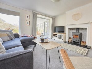 TV, fireplace - 3 Bed in Keswick (oc-sz533) (Braithwaite)