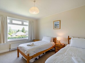 Bügeleisen/Bügelbrett, Reisekinderbett, kostenloses WLAN, Bettwäsche