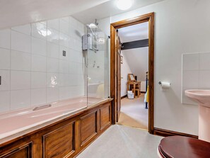Bathroom - 4 Bed in Penrith (oc-sz256) (Hutton)