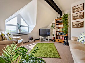 Living area - 4 Bed in Penrith (oc-sz256) (Hutton)