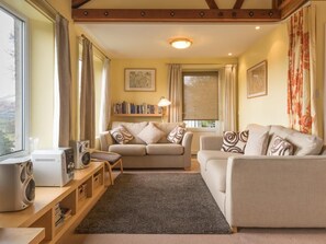 TV, fireplace - 3 Bed in Keswick (oc-sz540) (Applethwaite)