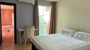 Comfort-Zimmer, Balkon, Poolblick | Badezimmer