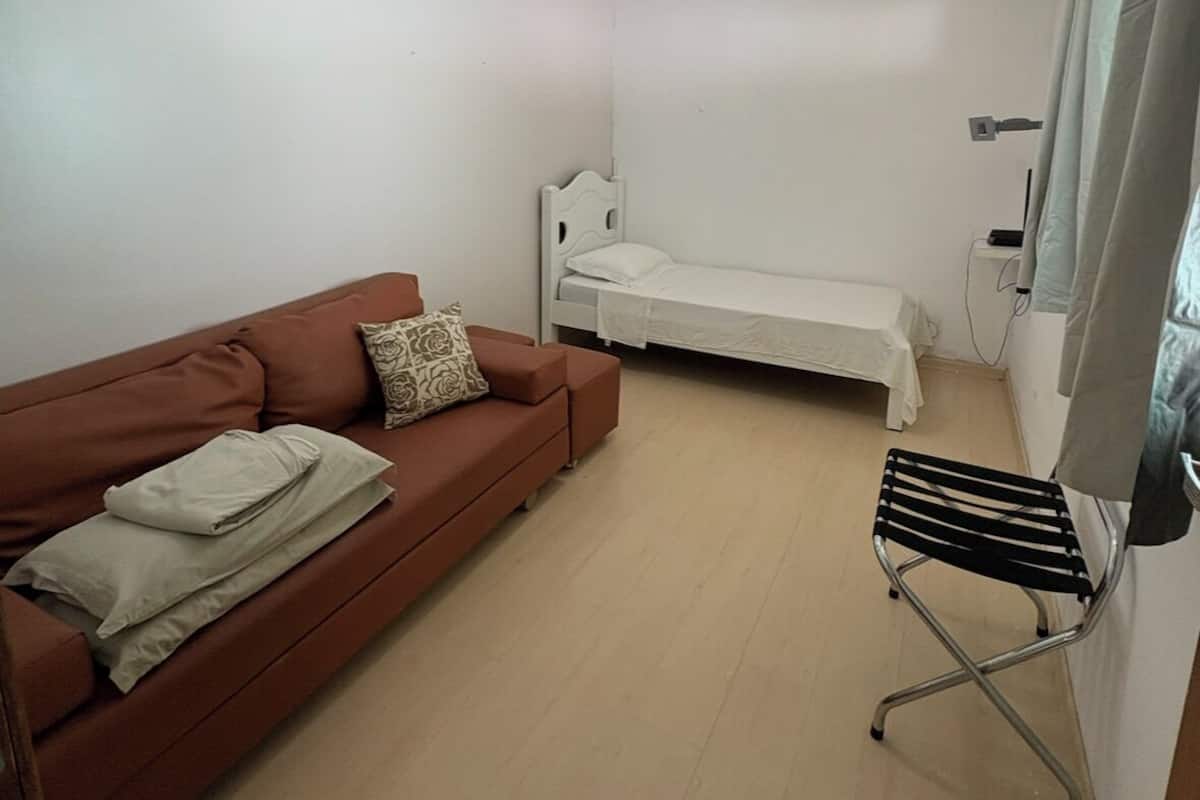 Basic Room | Iron/ironing board (on request), WiFi (free)