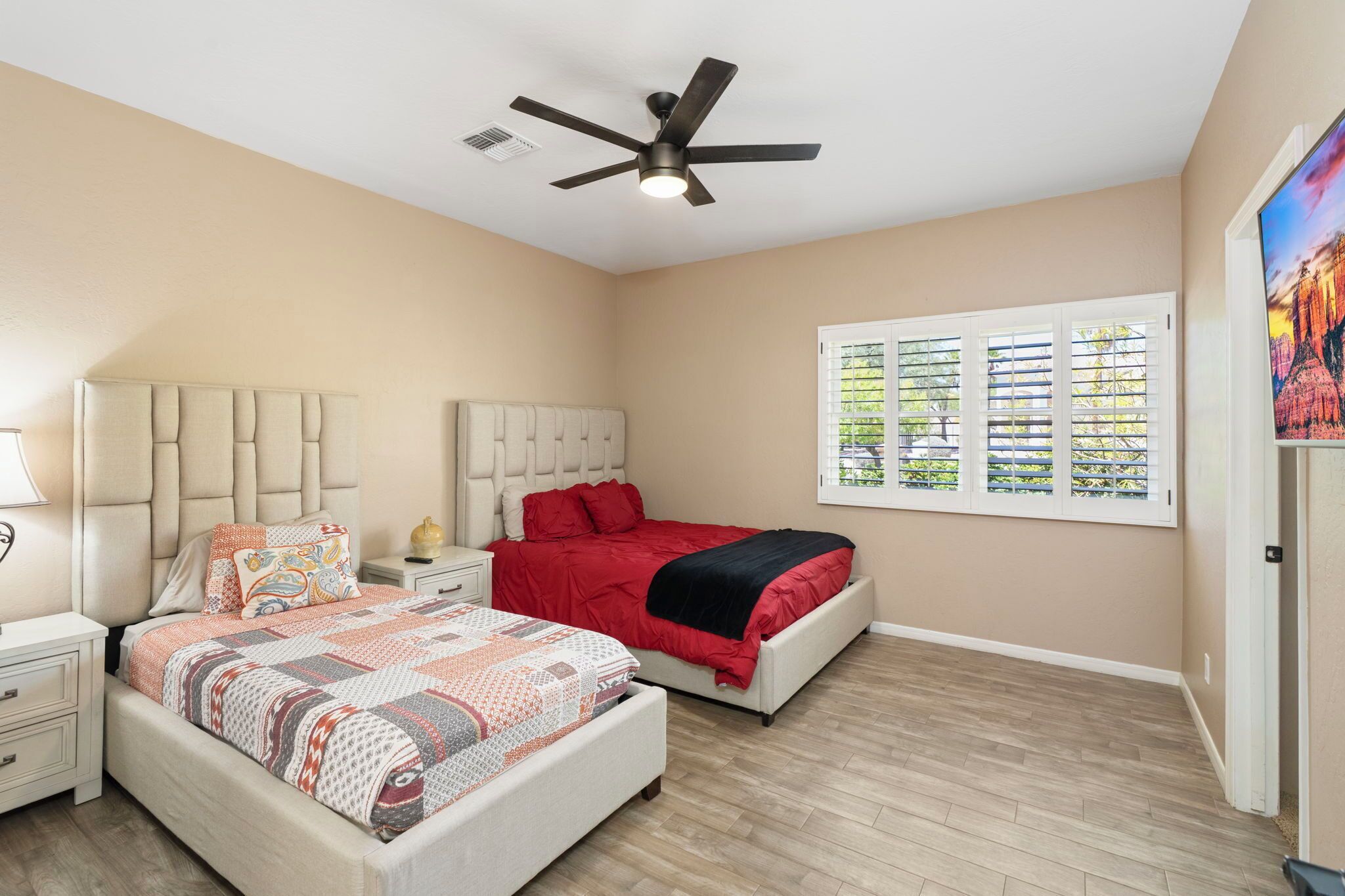 6 bedrooms, desk, iron/ironing board, free WiFi