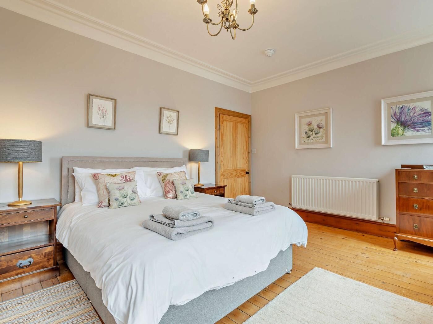 4 Schlafzimmer, Reisekinderbett, kostenloses WLAN, Bettwäsche