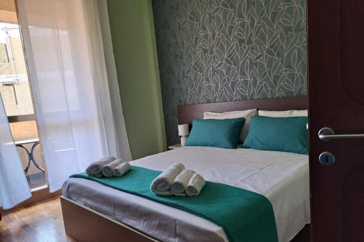 Vierbettzimmer, Balkon, Stadtblick
