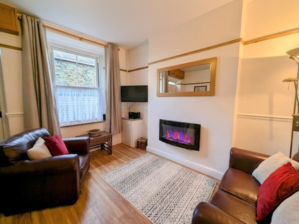 TV - 2 Bed in Keswick (oc-sz417) (Keswick)