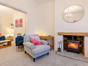 TV, fireplace - 5 Bed in Matlock Bath (oc-85188) (Matlock Bath)