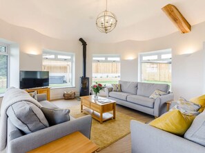 Living area - 5 Bed in Barnstaple (oc-85165) (Brayford)