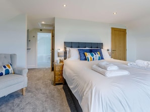 Travel crib, WiFi (free), bed sheets - 5 Bed in Barnstaple (oc-85165) (Brayford)