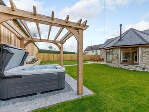 Terrace/patio - 5 Bed in Barnstaple (oc-85165) (Brayford)