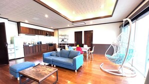 Ảnh chưa phân loại, 3 trong số 28 ảnh, nút