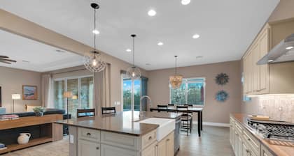 Spacious 3-bedroom house in Dove Mountain w/ gorgeous private yard & pool!