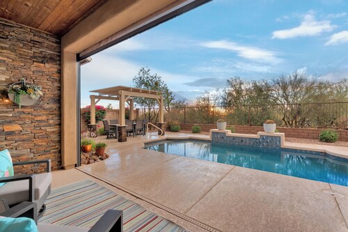 Spacious 3-bedroom house in Dove Mountain w/ gorgeous private yard & pool!