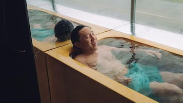 Indoor spa tub