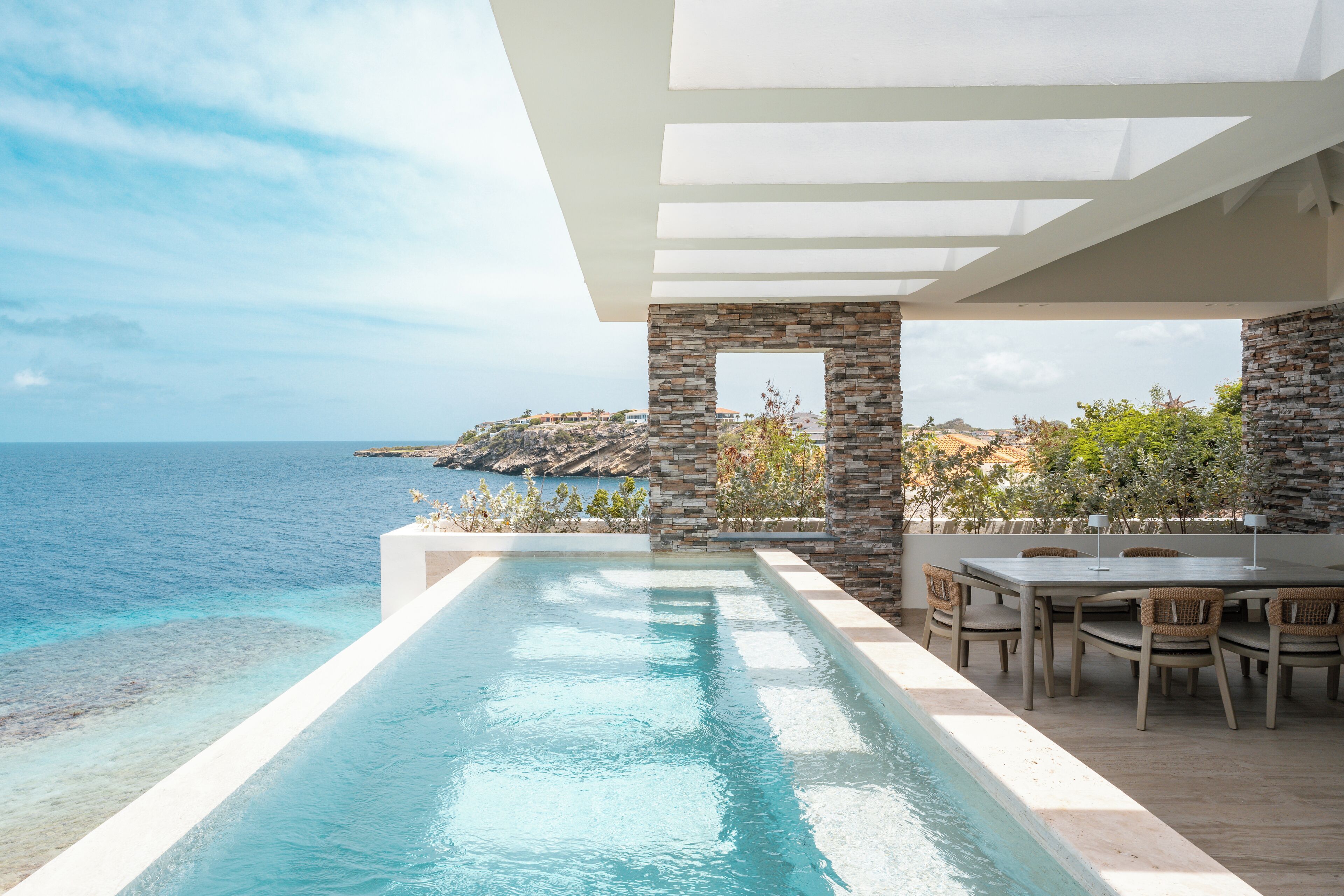 2 outdoor pools