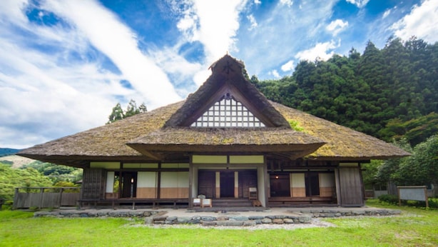 A traditional Japanese house with a thatched roof, wooden exterior, and a stone pathway leading to the entrance. - Yutorisuto Park Otoyo (Otoyo)