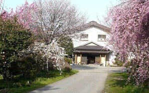 Exterior - Guesthouse Shinkoen (Nikko)