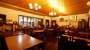 Dining - Guesthouse Shinkoen (Nikko)