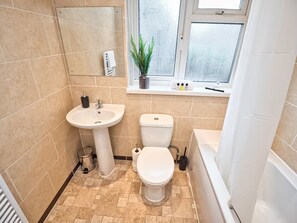 Bathroom - *Sleeps 6* 4 Bedroom House + DriveContractors (Birmingham)