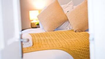 4 bedrooms, iron/ironing board, free WiFi, bed sheets