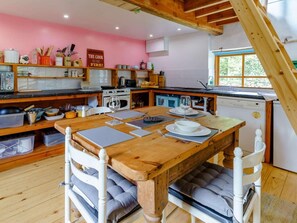 Microwave, oven, dishwasher, high chair - 1 Bed in Llandysul (oc-85671) (Capel Dewi)