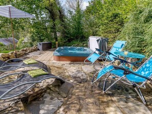 Outdoor spa tub - 1 Bed in Llandysul (oc-85671) (Capel Dewi)