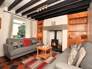 TV, fireplace - 3 Bed in Conwy (oc-85844) (Llanbedr-y-cennin)