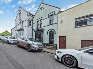 A street with parked cars and buildings. - 4 Bed in Pembroke (oc-85835) (Pembroke)