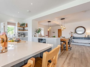 Oven, dishwasher, high chair, cookware/dishes/utensils - 5 Bed in Denbigh (oc-86009) (Llandyrnog)