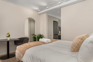 Desk, iron/ironing board, free WiFi, bed sheets - Elegant Studio | Dolce Vita | Sea Point (Cape Town)