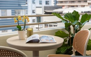 Outdoor dining - Elegant Studio | Dolce Vita | Sea Point (Cape Town)