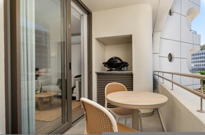 Outdoor dining - Elegant Studio | Dolce Vita | Sea Point (Cape Town)