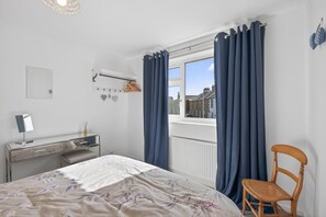 Travel cot, free WiFi, bed sheets - 2 Bed in Seahouses (oc-86092) (North Sunderland)
