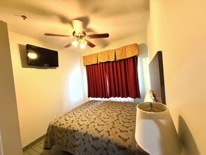 Iron/ironing board, free WiFi, bed sheets, wheelchair access - Spacious 3-Bedroom Kitchen Suite in adorable Weslaco near Mercedes Outlet Mall (Weslaco)
