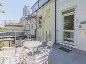 Outdoor dining - 2 Bed in Aberdyfi (oc-dy008) (Aberdovey)