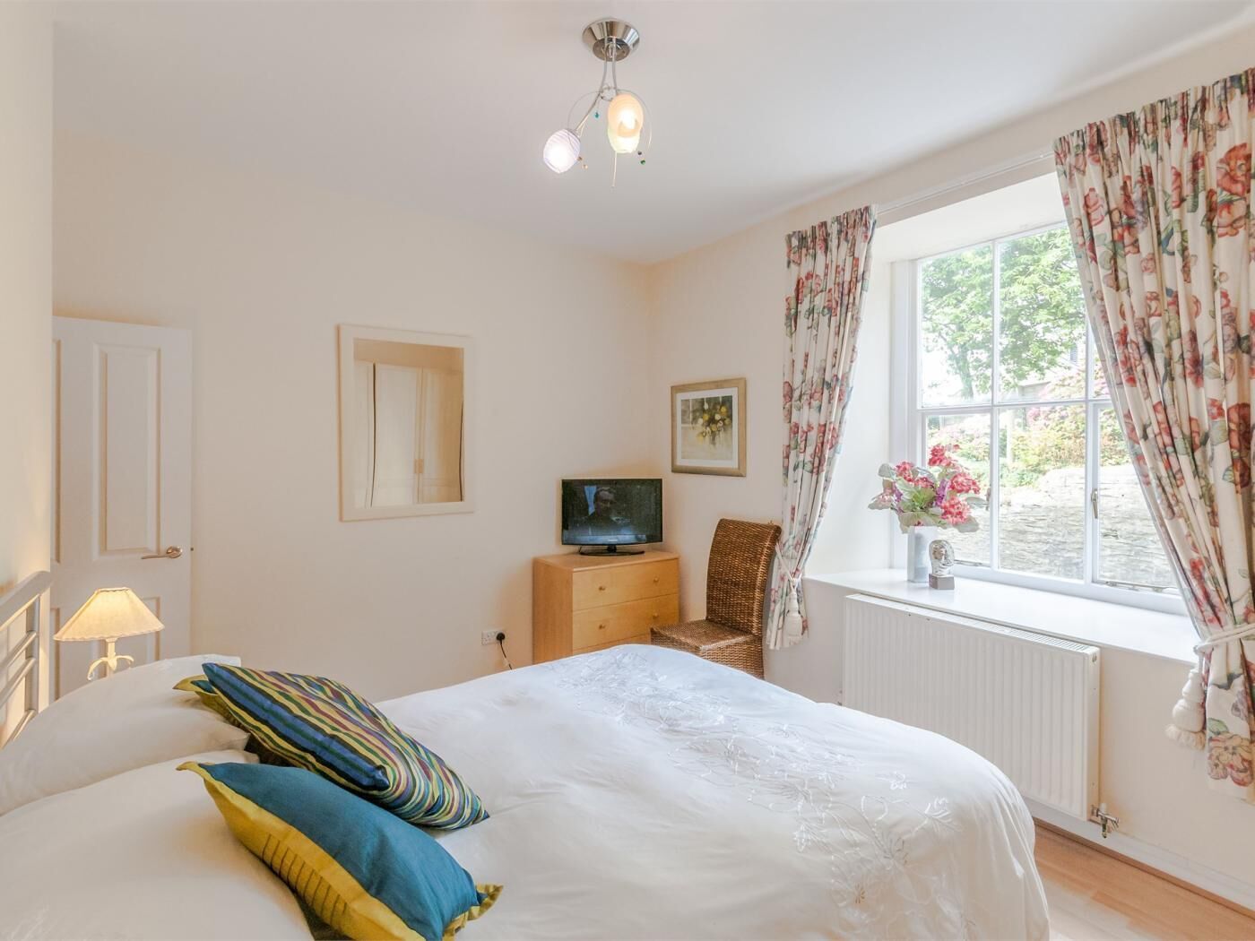 3 bedrooms, travel cot, free WiFi, bed sheets