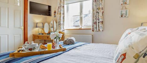 3 bedrooms, iron/ironing board, travel cot, free WiFi