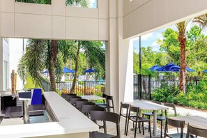 Outdoor dining - The Terraces at The Grove Resort (Winter Garden)