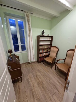 Interior - Large vacation rental with a fenced-in yard (La Brousse)