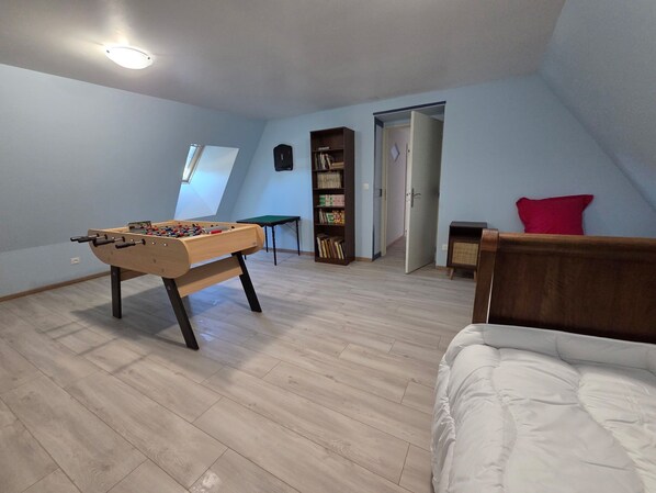 Game room - Large vacation rental with a fenced-in yard (La Brousse)