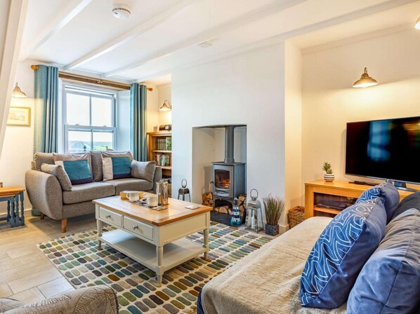 Living area - 2 Bed in Fowey (oc-86873) (Lanteglos Highway)