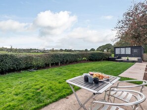 Outdoor dining - 2 Bed in Northwich (oc-85877) (Crowton)