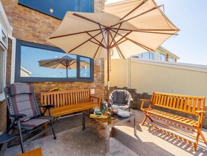 Outdoor dining - 4 Bed in Bridgend (oc-87141) (Ogmore-by-Sea)