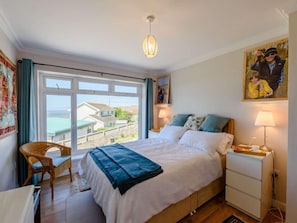 4 bedrooms, travel crib, WiFi (free), bed sheets - 4 Bed in Bridgend (oc-87141) (Ogmore-by-Sea)