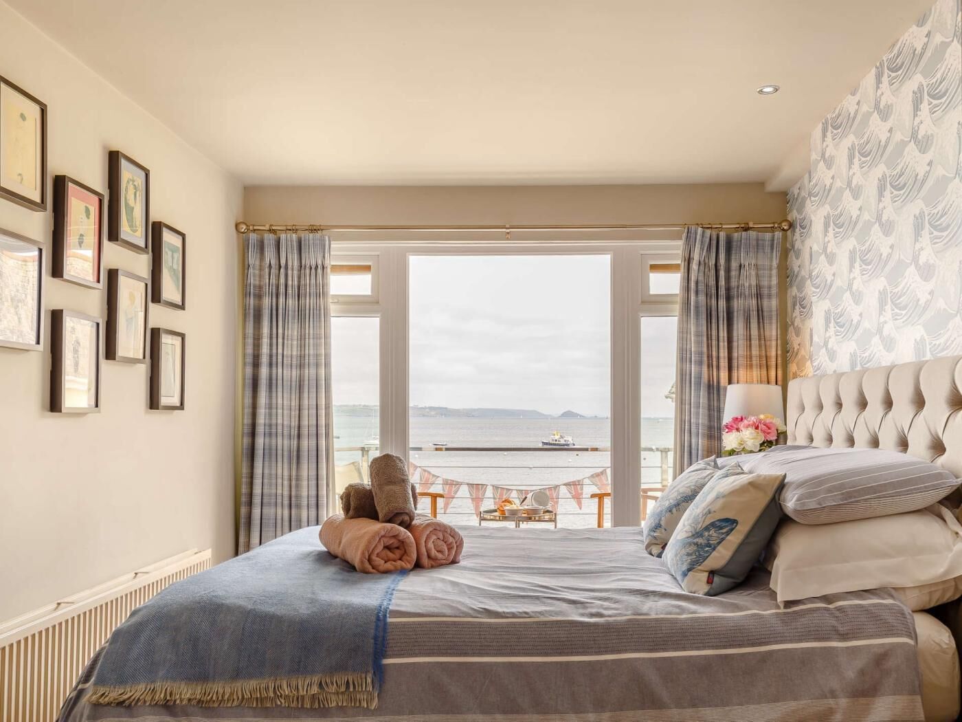 3 bedrooms, travel cot, free WiFi, bed sheets