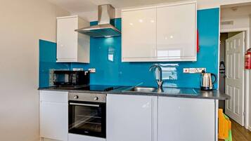 Oven, cookware/dishes/utensils